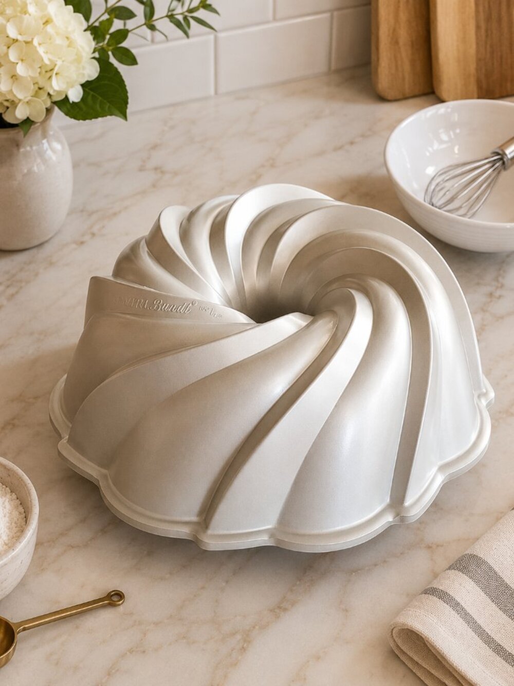 NORDIC WARE SWIRL BUNDT® PAN – TOFFEE – 10 CUP – MADE IN USA -NEW, WITHOUT TAG